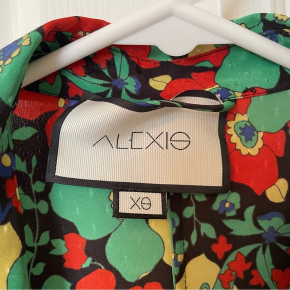 Alexis Hiroka Robe - Picture 4 of 5